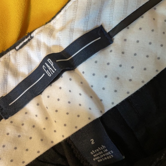 Women’s Size 2 Black Gap Shorts - Picture 3 of 4